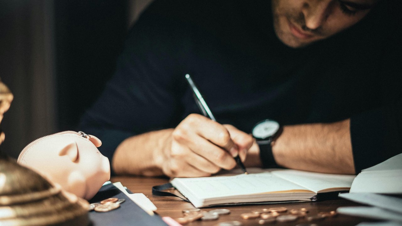 Pria Super Hemat di Jepang (Ilustrasi Pexels/Dziana Hasan Bekava)