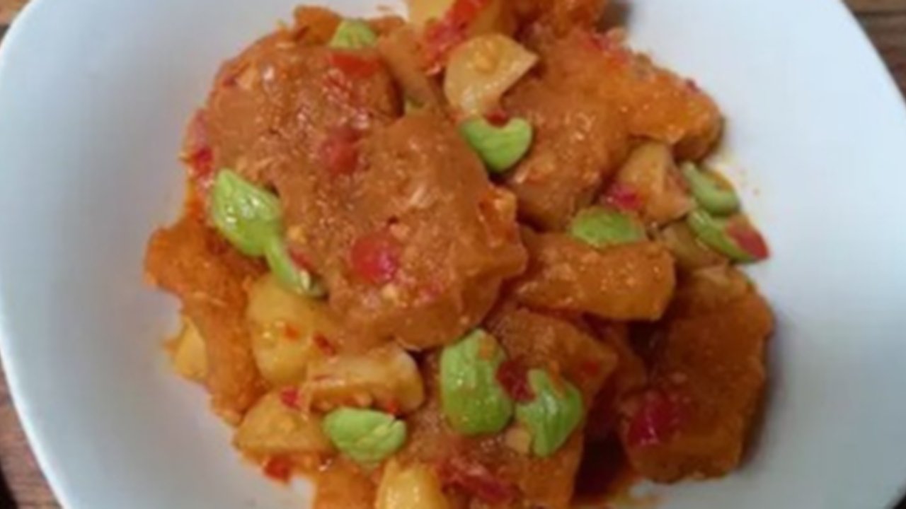 Sambal Goreng Krecek Kulit Sapi, Kentang, dan Petai. (Dok. Cookpad/@Mandala1)
