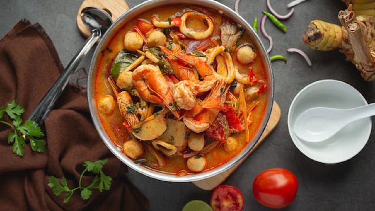 Tom Yum  Seafood, sup Thailand pedas klasik favorit semua orang (Freepik/jcomp)