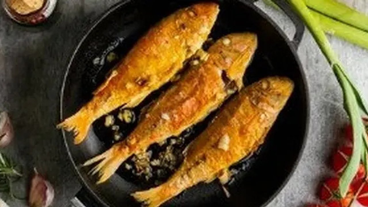 Ilustrasi Ikan Goreng (Sumber: freepik.com)