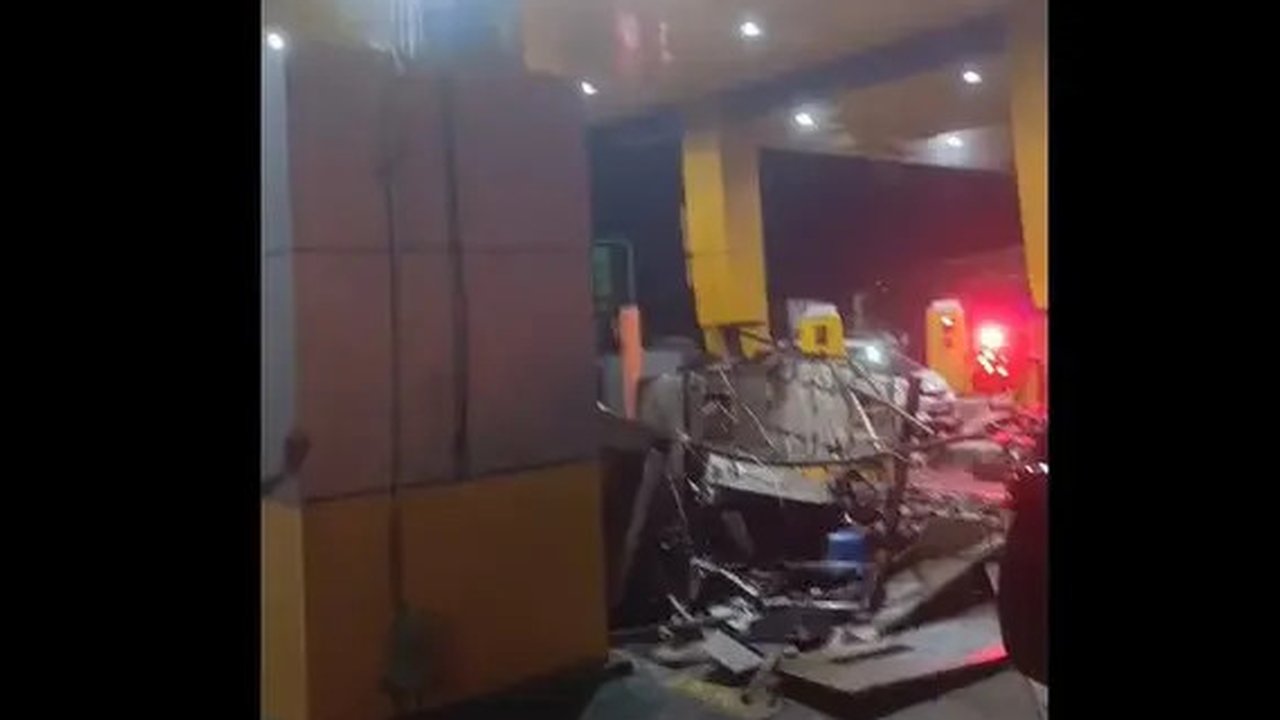 Kecelakaan beruntun di GT Ciawi menewaskan 8 orang dan melukai 11 lainnya, mendorong Kemenhub untuk memanggil operator angkutan dan Korlantas Polri untuk melakukan investigasi menyeluruh guna mencegah kejadian serupa.