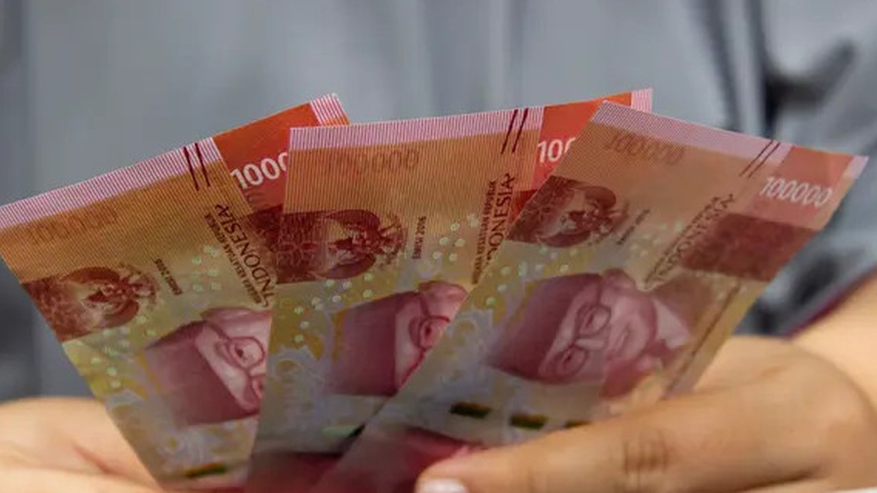 Penyaluran BSU 2022 juga dilakukan melalui PT Pos Indonesia. (Copyright foto: Pexels.com/Ahsanjaya)