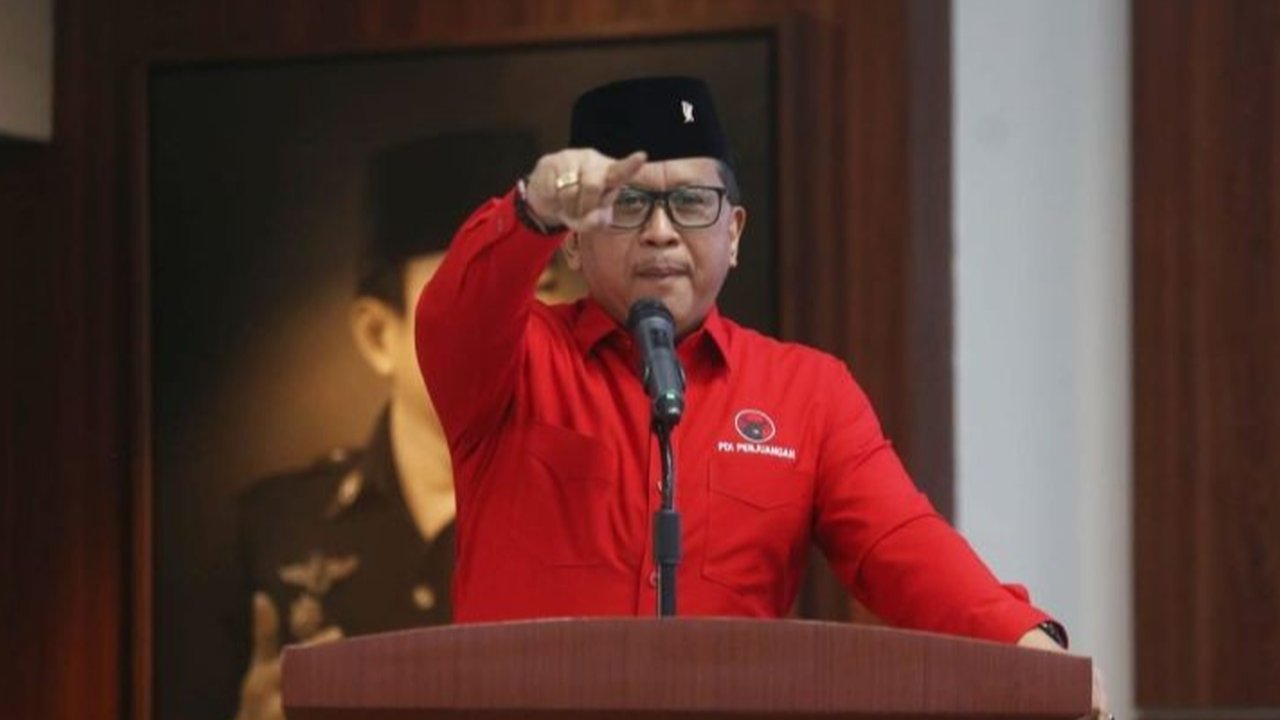 Sekjen PDIP, Hasto Kristiyanto, menekankan pentingnya kepala daerah dari PDIP melibatkan pakar dan ahli dalam pembuatan kebijakan, terinspirasi oleh tradisi intelektual Bung Karno, untuk menciptakan kebijakan yang berbasis riset dan relevan dengan kondisi