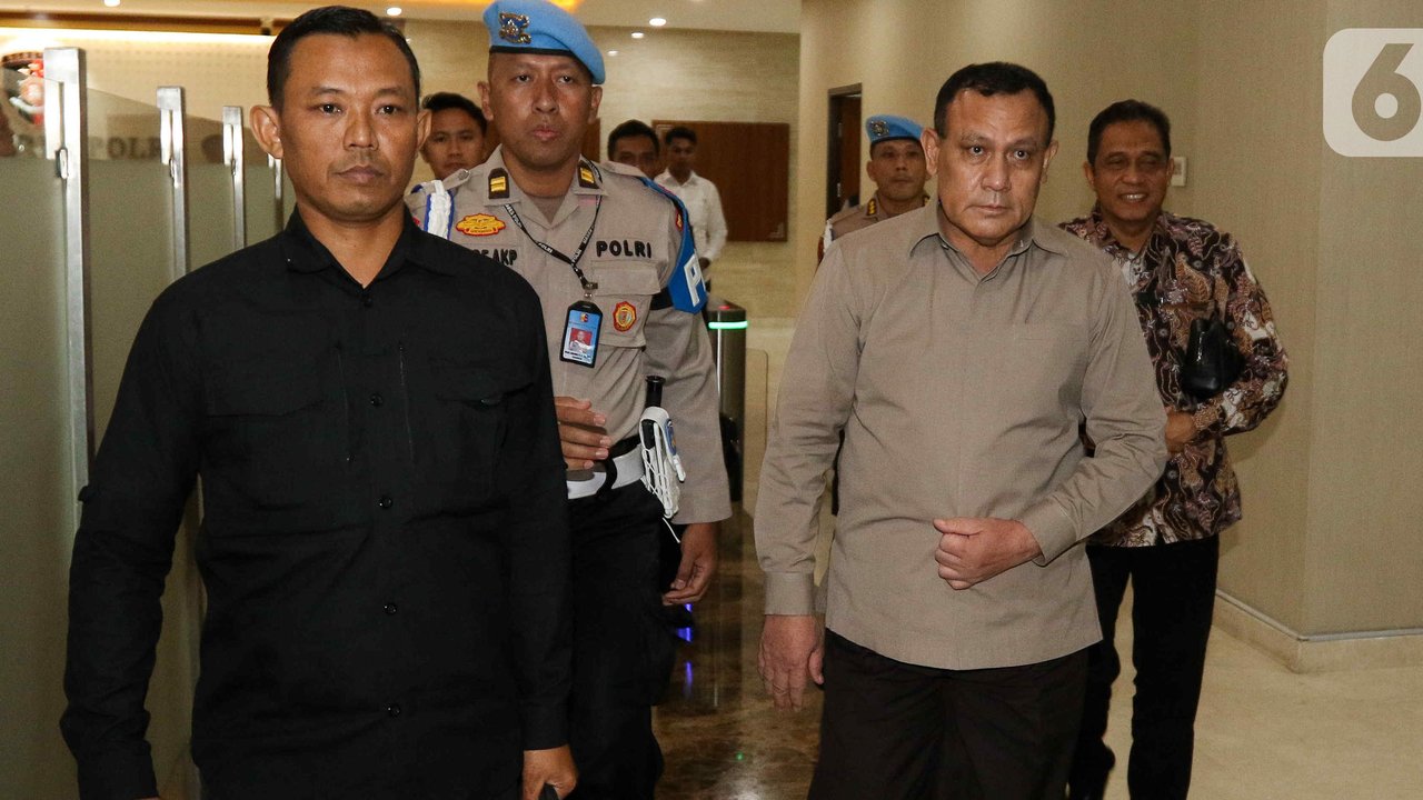Firli Bahuri sendiri bungkam saat diberondong pertanyaaan oleh awak media. (Liputan6.com/Faizal Fanani)