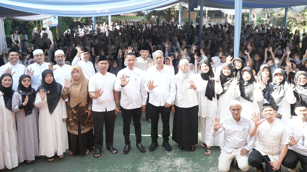 Wamensos Agus Jabo Priyono Sosialisasi Program MBG dan Sekolah Rakyat di Bekasi