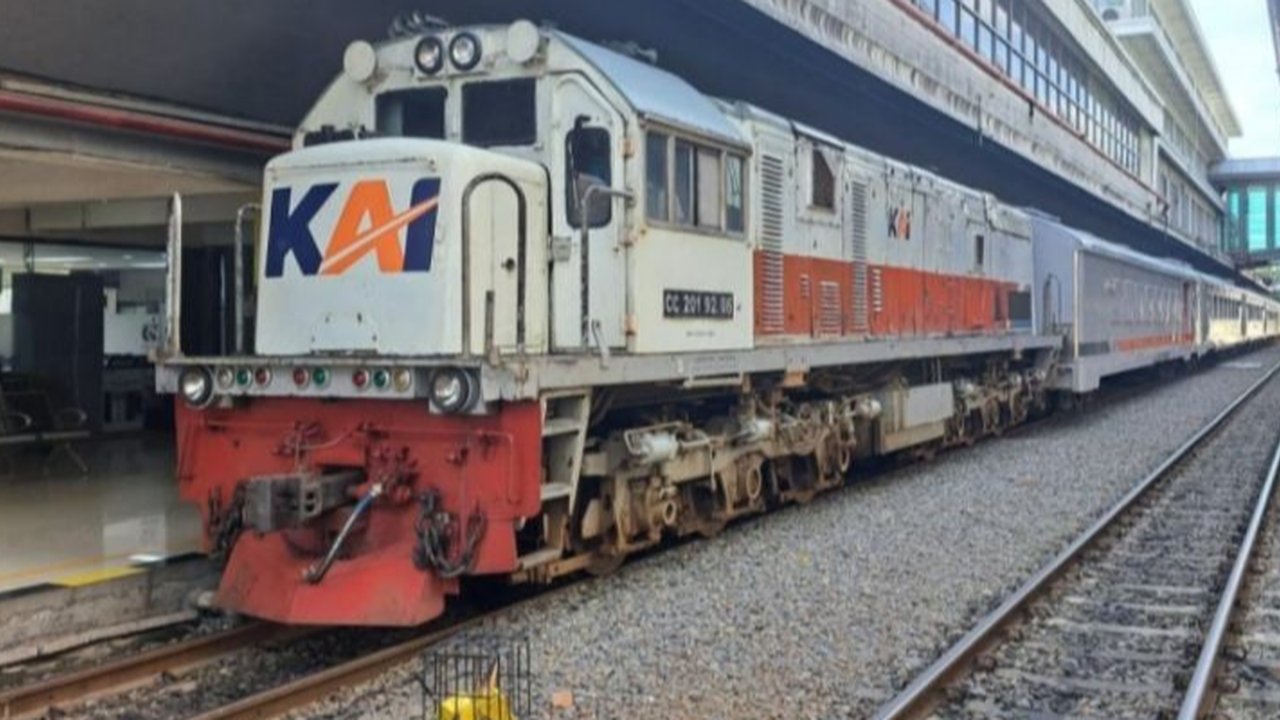 Setelah diterjang banjir, jalur kereta api di Grobogan, Jawa Tengah, berhasil dipulihkan sebagian dan KAI tengah melakukan uji coba untuk memastikan keselamatan perjalanan kereta api.