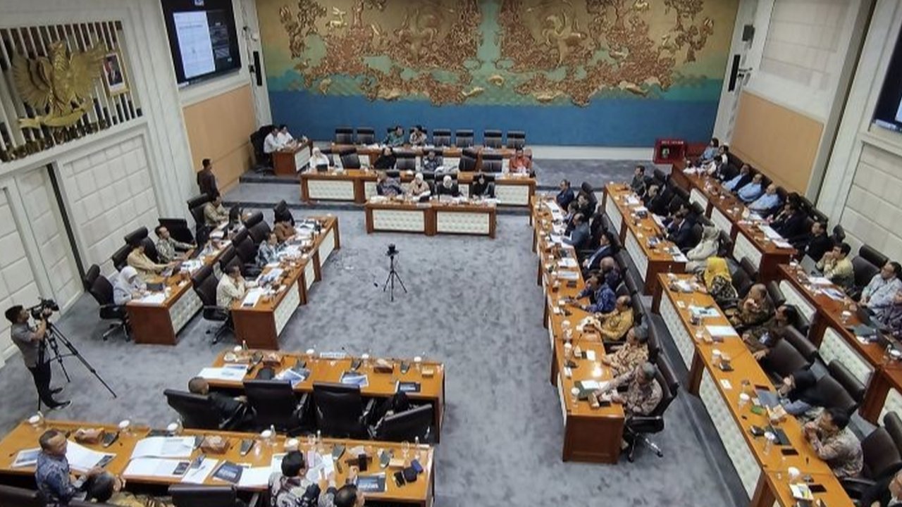 Komisi VII DPR RI melakukan rapat dengar pendapat dengan TVRI, RRI, BSN, dan ANTARA untuk membahas rekonstruksi anggaran setelah kebijakan efisiensi pemerintah sebesar Rp256,1 triliun pada tahun anggaran 2025.