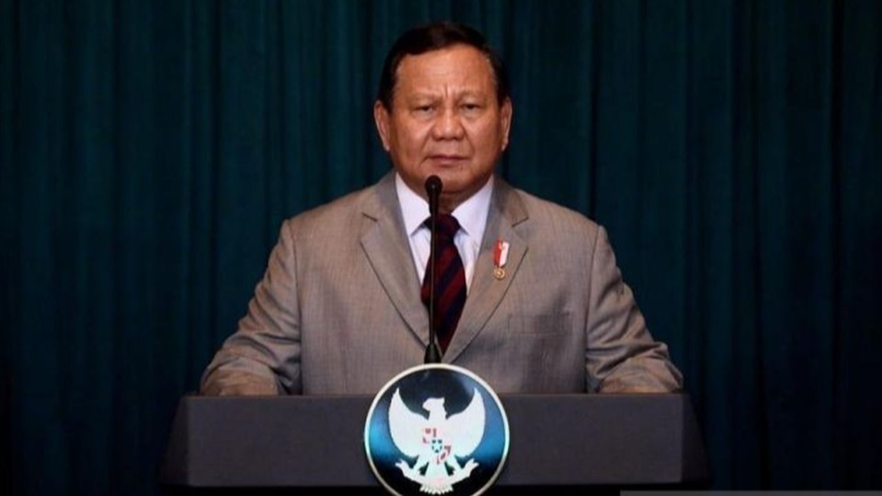 Dalam pidato di World Governments Summit 2025, Presiden Prabowo Subianto menyampaikan apresiasi kepada Presiden Jokowi atas bantuannya dalam transisi pemerintahan yang lancar dan pembentukan kabinet.
