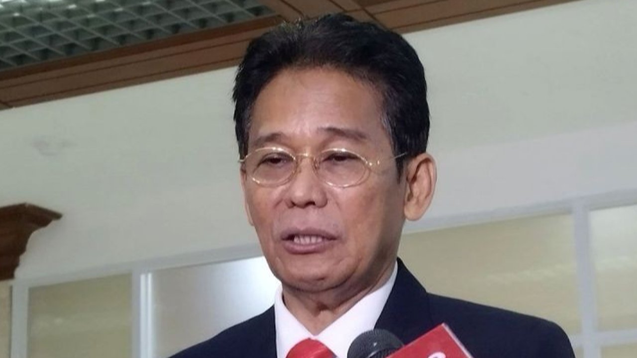 Wakil Ketua KPK, Johanis Tanak, menegaskan hanya Presiden yang berwenang mencopot pimpinan KPK sesuai UU, membantah wewenang DPR berdasarkan revisi Tata Tertib mereka.