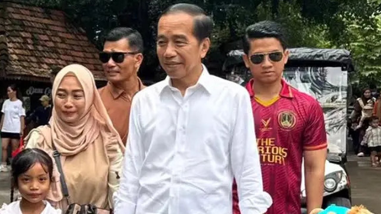 Momen Kocak Jokowi Pangku Iriana karena Isi Mobil Penuh Cucu. (YouTube Daerah Solo)
