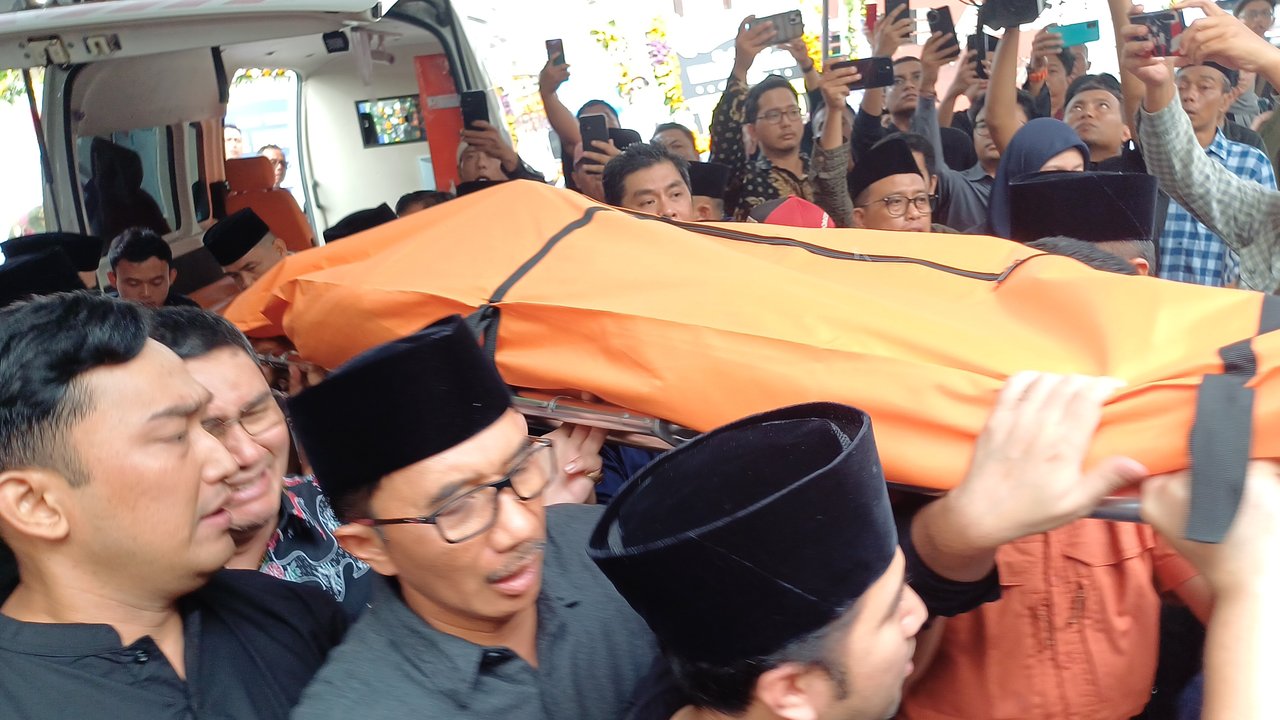 Kedatangan Jenazah Bendum Demokrat Renville Antonio