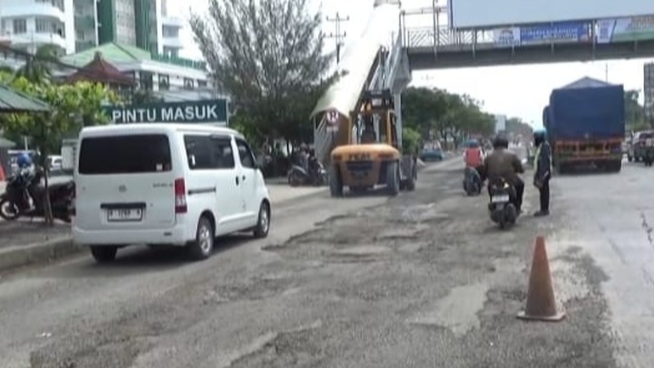 Jalan Rusak di Semarang