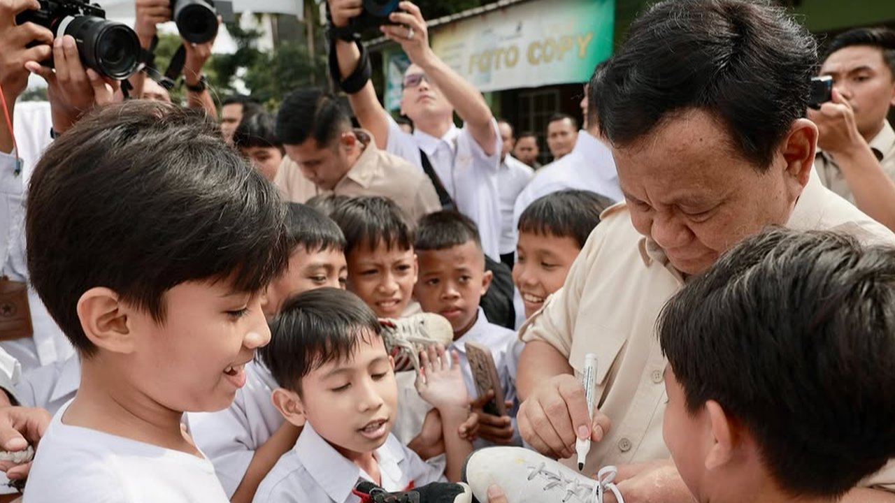 Calon presiden (Capres) nomor urut 2, Prabowo Subianto menggelar acara Silaturahmi Kebangsaan dengan 1.600 muslimat NU Jawa Timur dan para relawan di Padepokan Garuda Yaksa, Hambalang, Bogor,