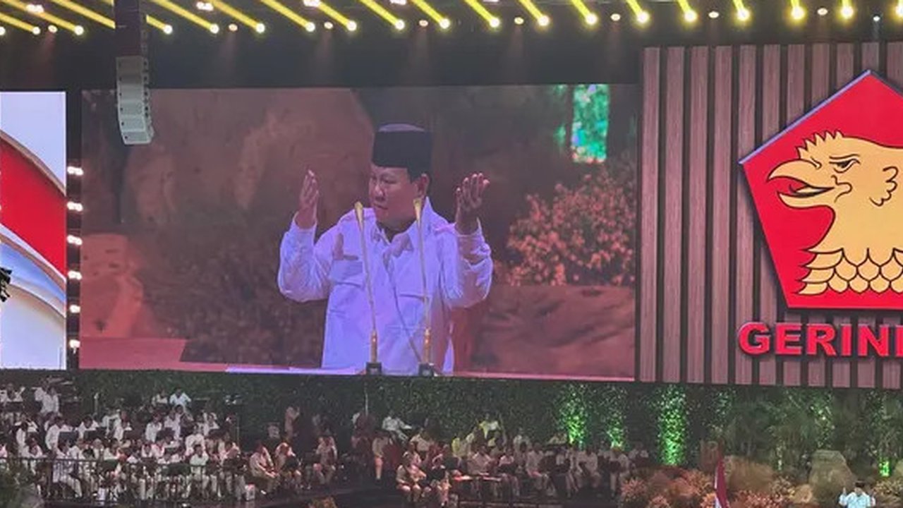 Calon presiden (Capres) nomor urut 2, Prabowo Subianto menggelar acara Silaturahmi Kebangsaan dengan 1.600 muslimat NU Jawa Timur dan para relawan di Padepokan Garuda Yaksa, Hambalang, Bogor,