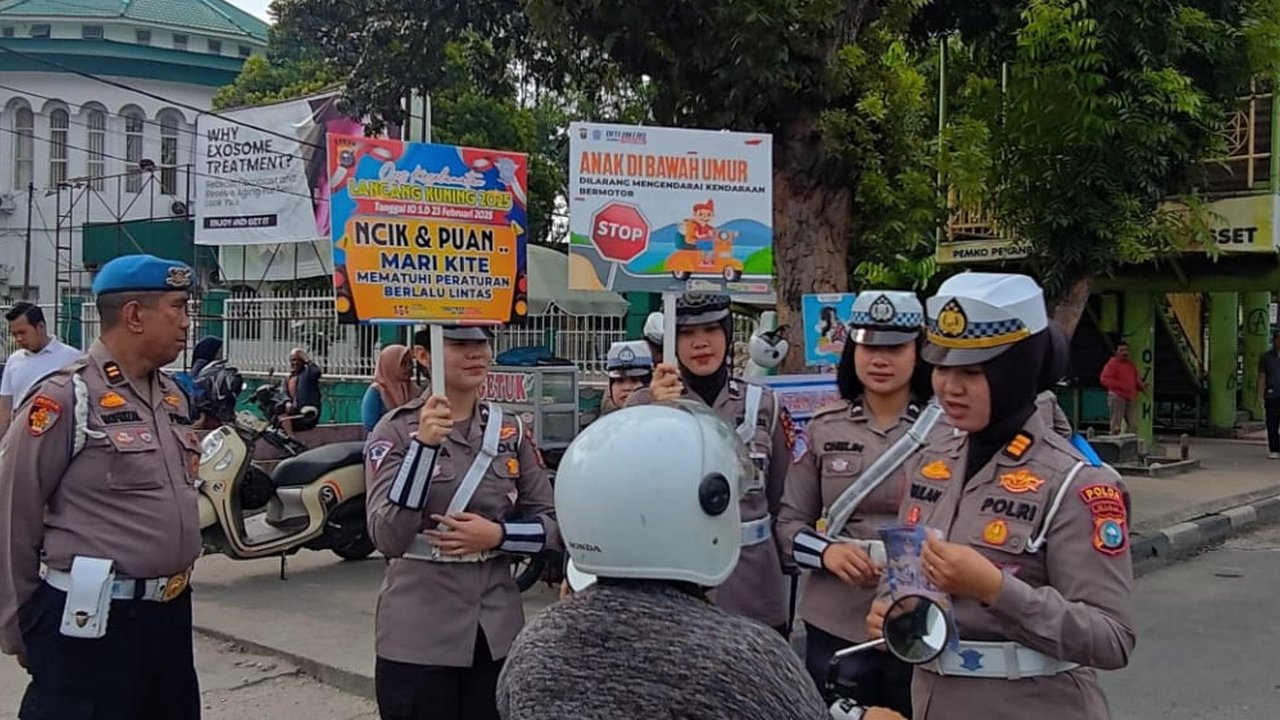 Senyum Polwan Cantik di Operasi Keselamatan Lancang Kuning di Riau.