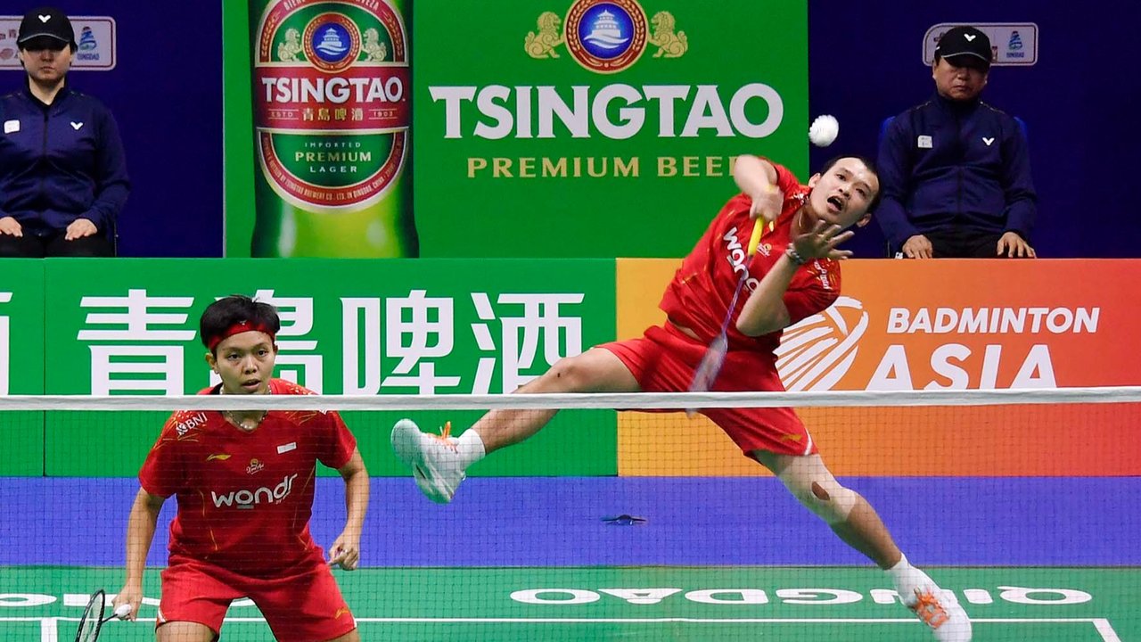 Ganda campuran Indonesia, Siti Fadia Silva Ramadhanti-Rinov Rivaldy saat mengalahkan ganda campuran  China Gao Jiaxuan-Wu Mengying pada Kejuaraan Bulu Tangkis Beregu Campuran Asia di China, Minggu (16/02/2025).