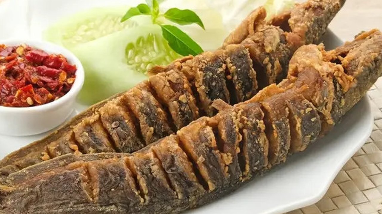 Tanpa Pakai Tepung, Ini Cara Goreng Lele yang Tepat Agar Tidak Melengkung dan Tetap Gurih (Instagram/@kumpulanresepmasak)