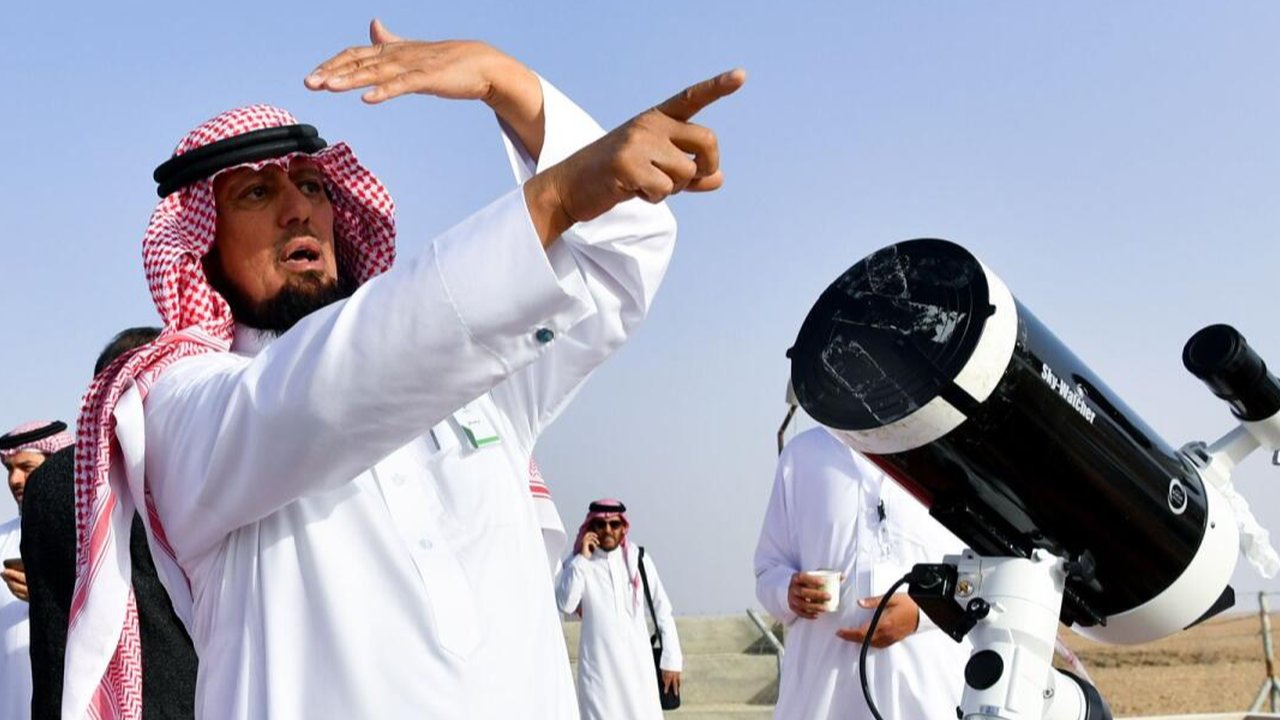 ilustrasi melihat hilal di saudi
