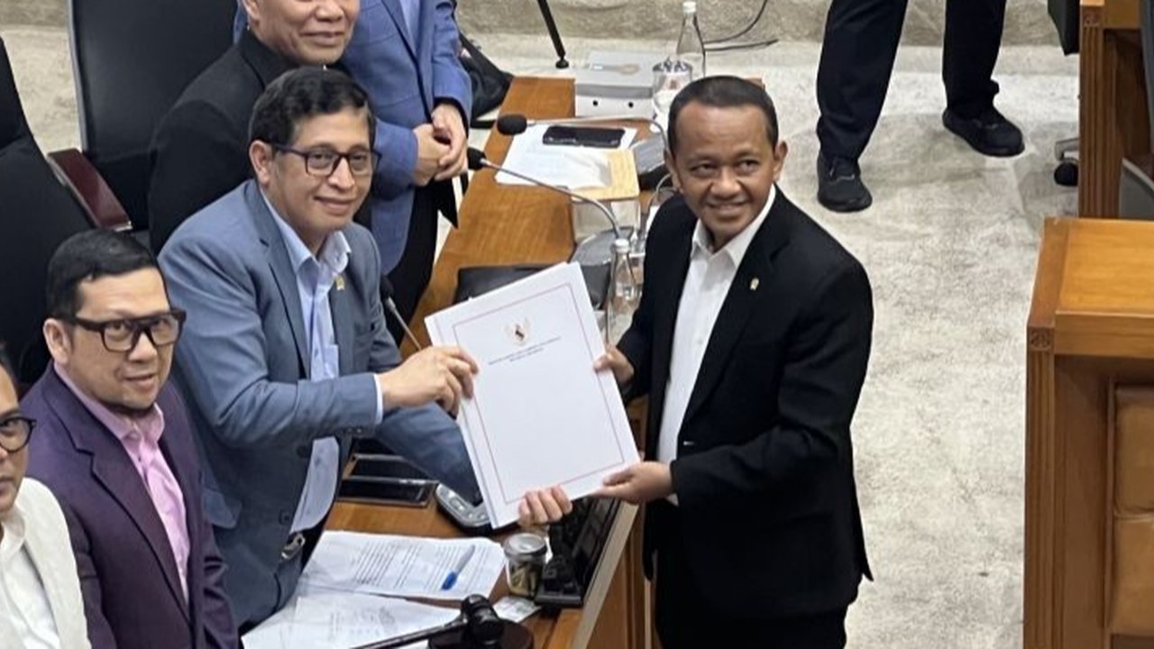 Badan Legislasi DPR RI dan Pemerintah menyetujui RUU Perubahan Keempat UU Minerba untuk dibahas di Rapat Paripurna DPR, Selasa (18/2), dengan tujuan utama pemberdayaan masyarakat dan revisi putusan MK.