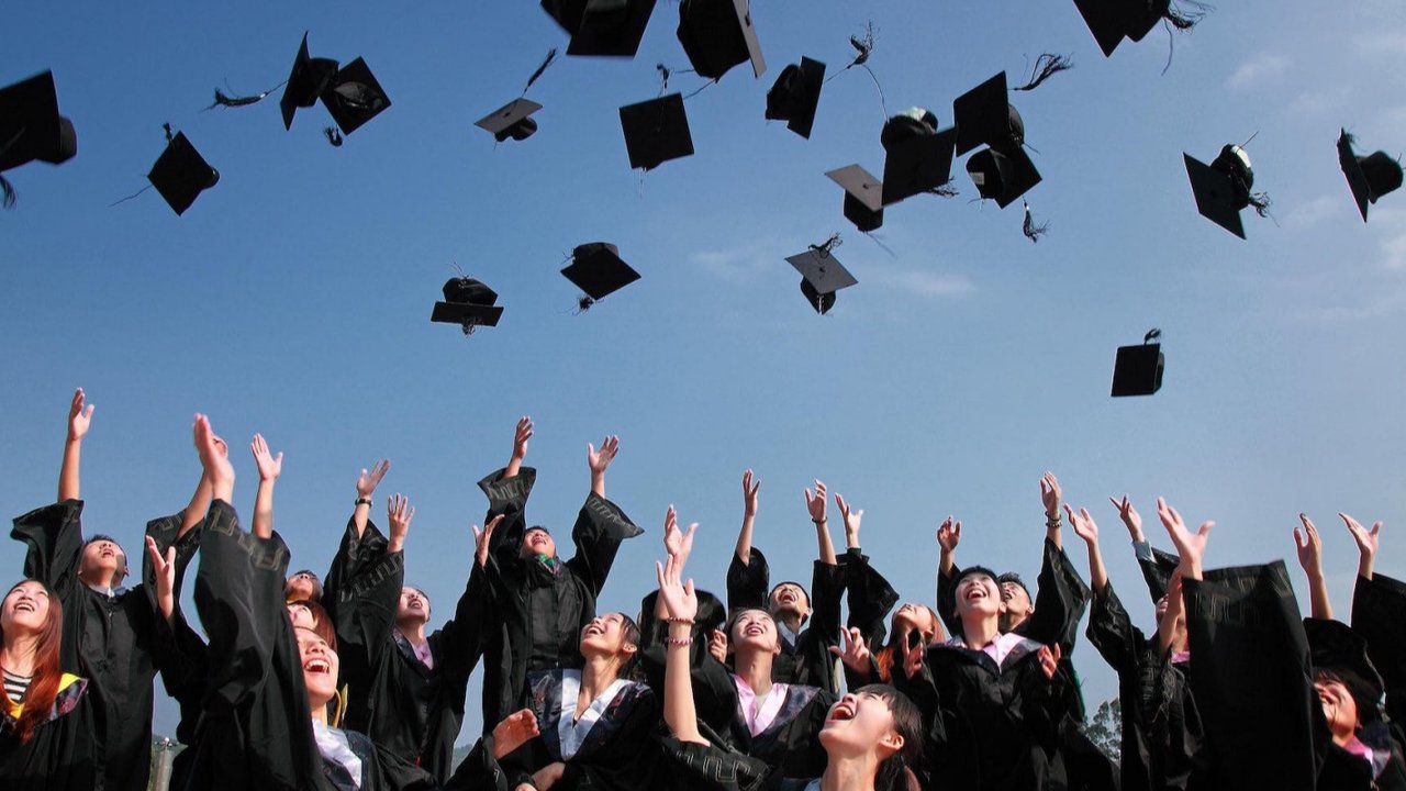 <p>Ilustrasi wisuda, kelulusan. (Photo by Pixabay from Pexels)</p>