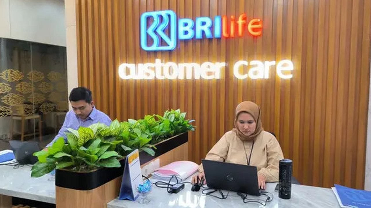BRI Life berkolaborasi dengan BRI Research Institute, melaksanakan program pemberdayaan UMKM di Bungbulang Garut dengan mendirikan Rumah Sentra Produksi Opak yang dilengkapi peralatan modern.