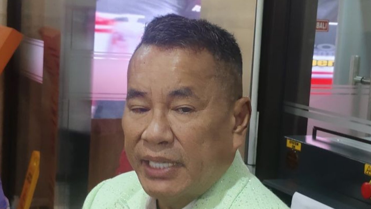 Hotman Paris Hutapea memenuhi panggilan polisi sebagai saksi terkait kasus kegaduhan di Pengadilan Negeri Jakarta Utara pada 6 Februari 2025, yang melibatkan Razman Nasution dan beberapa pihak lain.