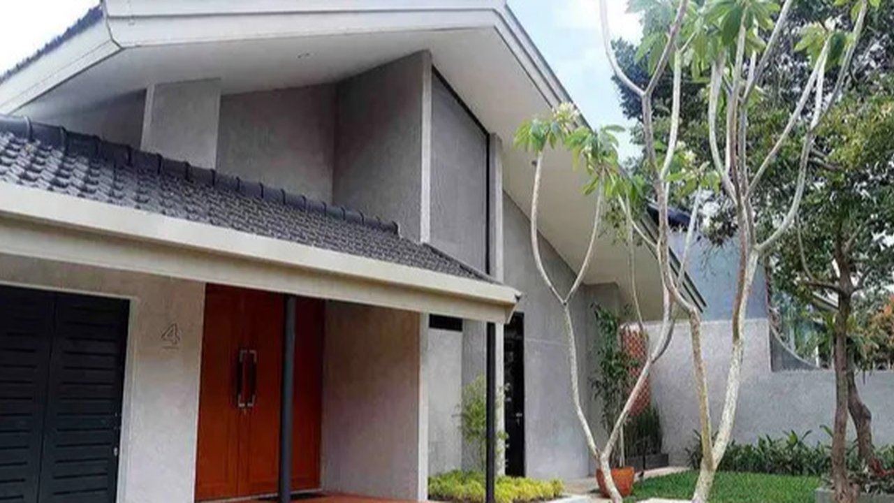 Gaya rumah modern 'menjangkiti' gaya tropis. Lalu keduanya dikembangkan dan dipadukan hingga menghasilkan desain rumah tropis modern
