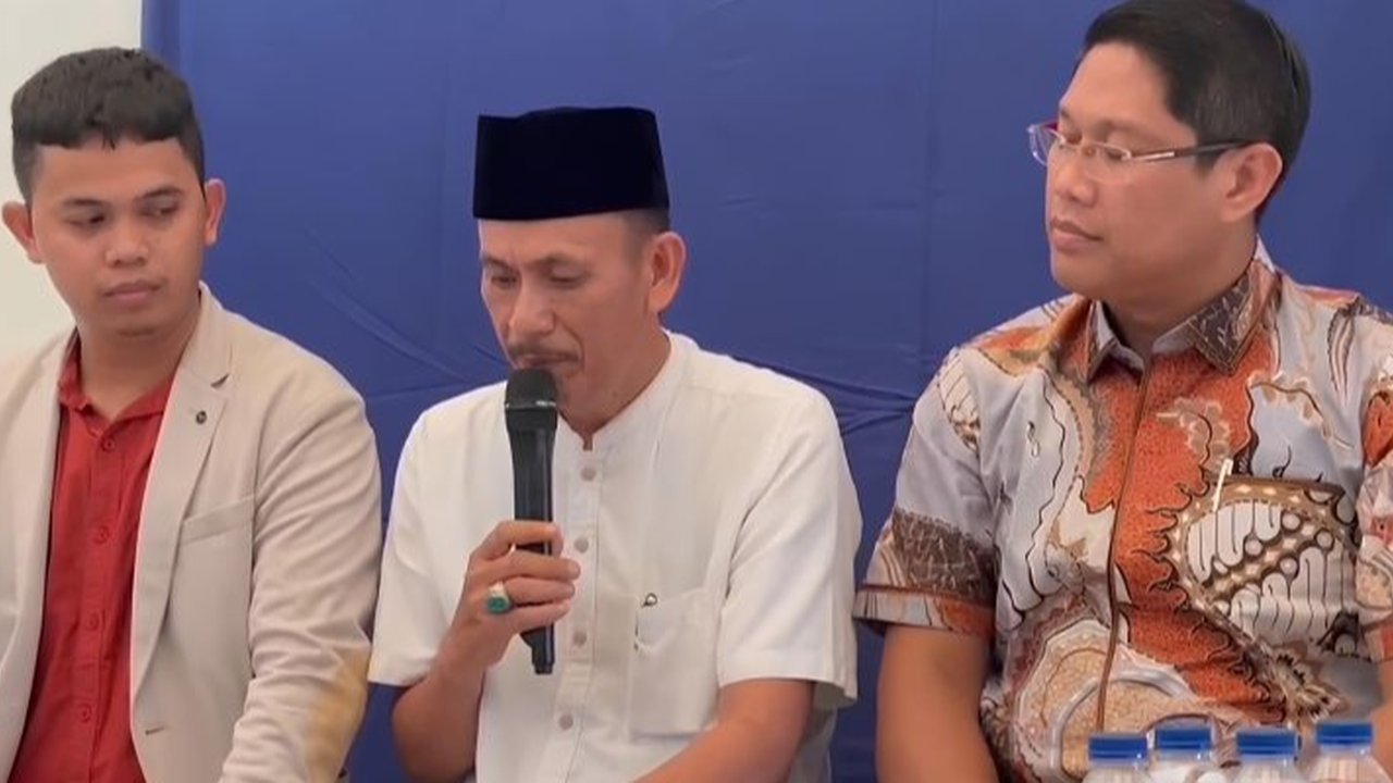 Kepala Desa Kohod, Arsin, mengklaim sebagai korban dalam kasus penerbitan SHGB dan SHM pagar laut di Tangerang, mengaku kurang pengetahuan dan mendapat desakan dari pihak lain.