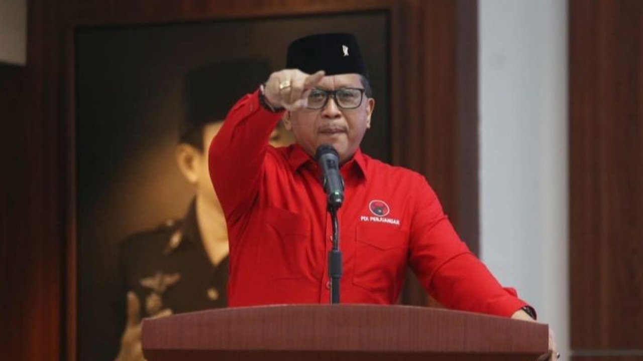Sekjen PDIP, Hasto Kristiyanto, menekankan pentingnya kepala daerah dari PDIP melibatkan pakar dan ahli dalam pembuatan kebijakan, terinspirasi oleh tradisi intelektual Bung Karno, untuk menciptakan kebijakan yang berbasis riset dan relevan dengan kondisi