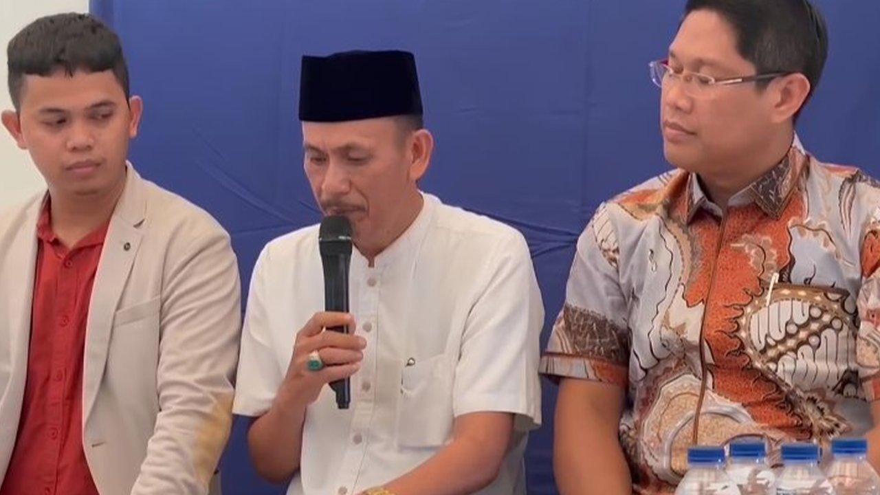 Kepala Desa Kohod, Arsin, mengklaim sebagai korban dalam kasus penerbitan SHGB dan SHM pagar laut di Tangerang, mengaku kurang pengetahuan dan mendapat desakan dari pihak lain.