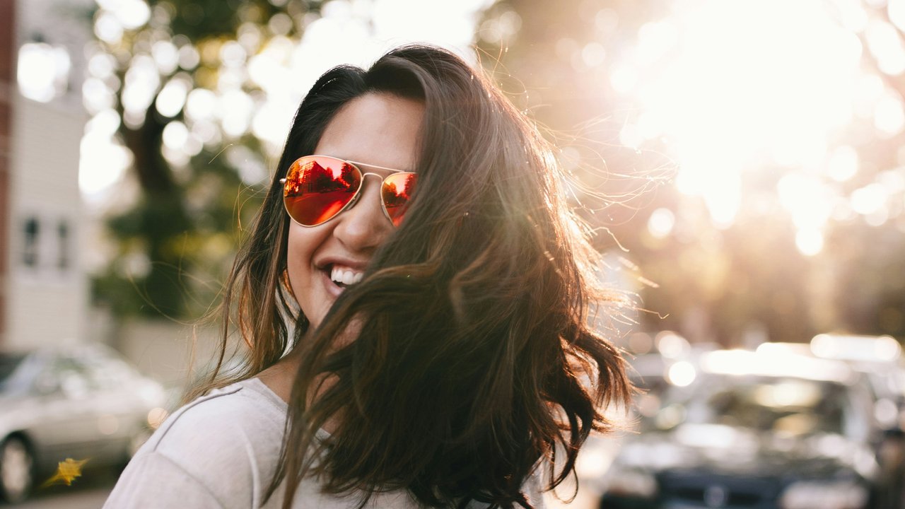 Model Rambut Sebahu untuk Wajah Bulat. (pexels/chuchuphinh, unsplash/Matthew Hamilton)