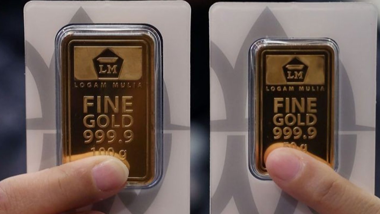 Harga emas Antam hari Selasa, 11/2, naik Rp25.000 per gram menjadi Rp1.692.000, sementara harga buyback juga meningkat menjadi Rp1.543.000 per gram, dengan pajak yang berlaku sesuai PMK No. 34/PMK.10/2017.