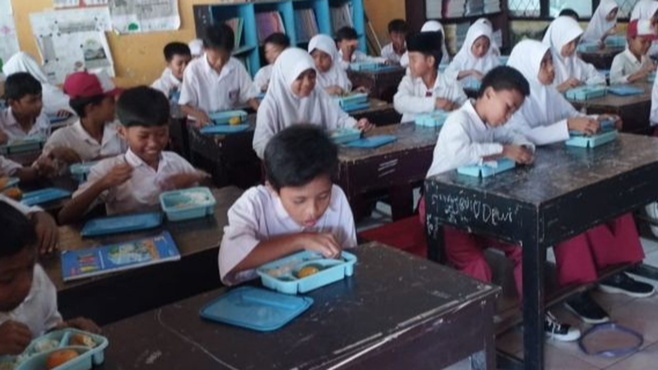 Dinas Kesehatan dan KB Bengkayang, Kalimantan Barat, menjamin mutu dan higienitas program Makan Bergizi Gratis (MBG) yang menyasar 1.289 siswa di lima sekolah, guna mencegah stunting dan mewujudkan generasi emas 2045.