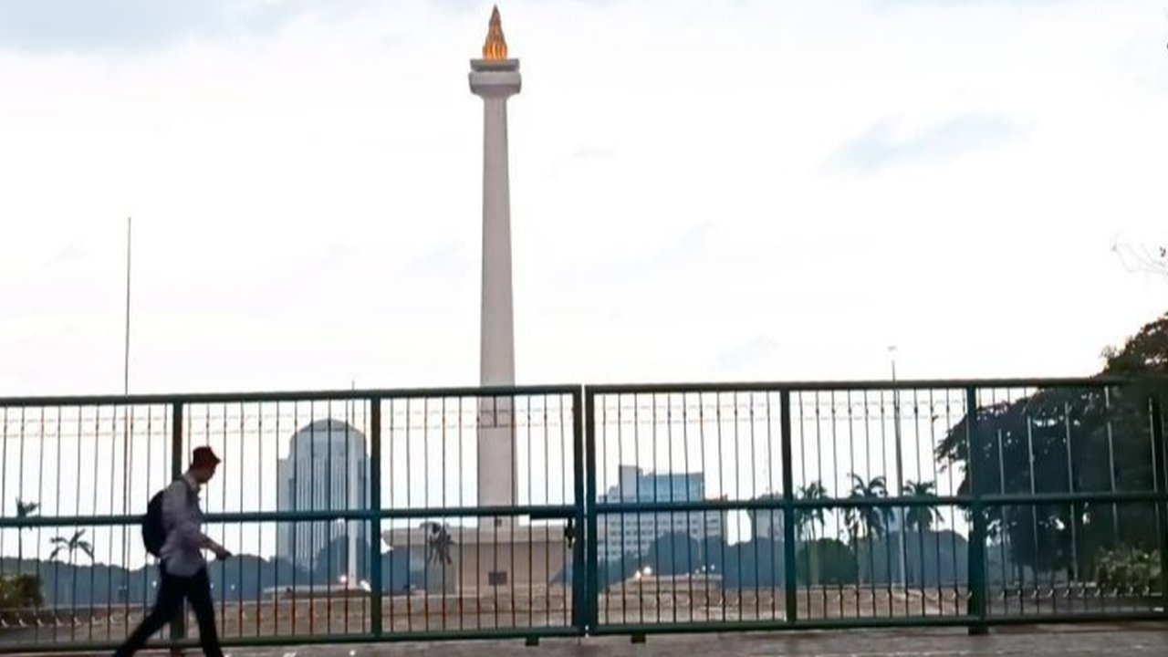 kepala daerah terpilih latihan berbaris di monas