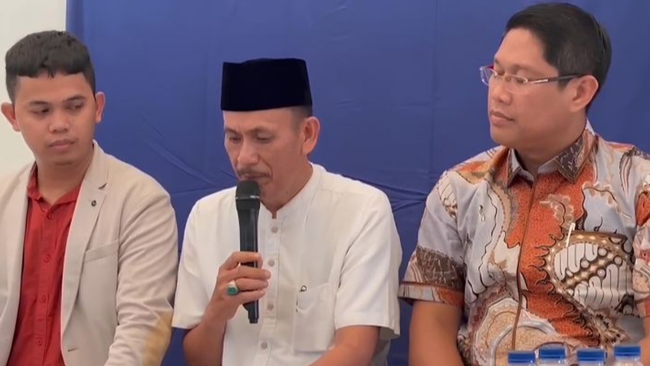 Kepala Desa Kohod, Arsin, mengklaim sebagai korban dalam kasus penerbitan SHGB dan SHM pagar laut di Tangerang, mengaku kurang pengetahuan dan mendapat desakan dari pihak lain.