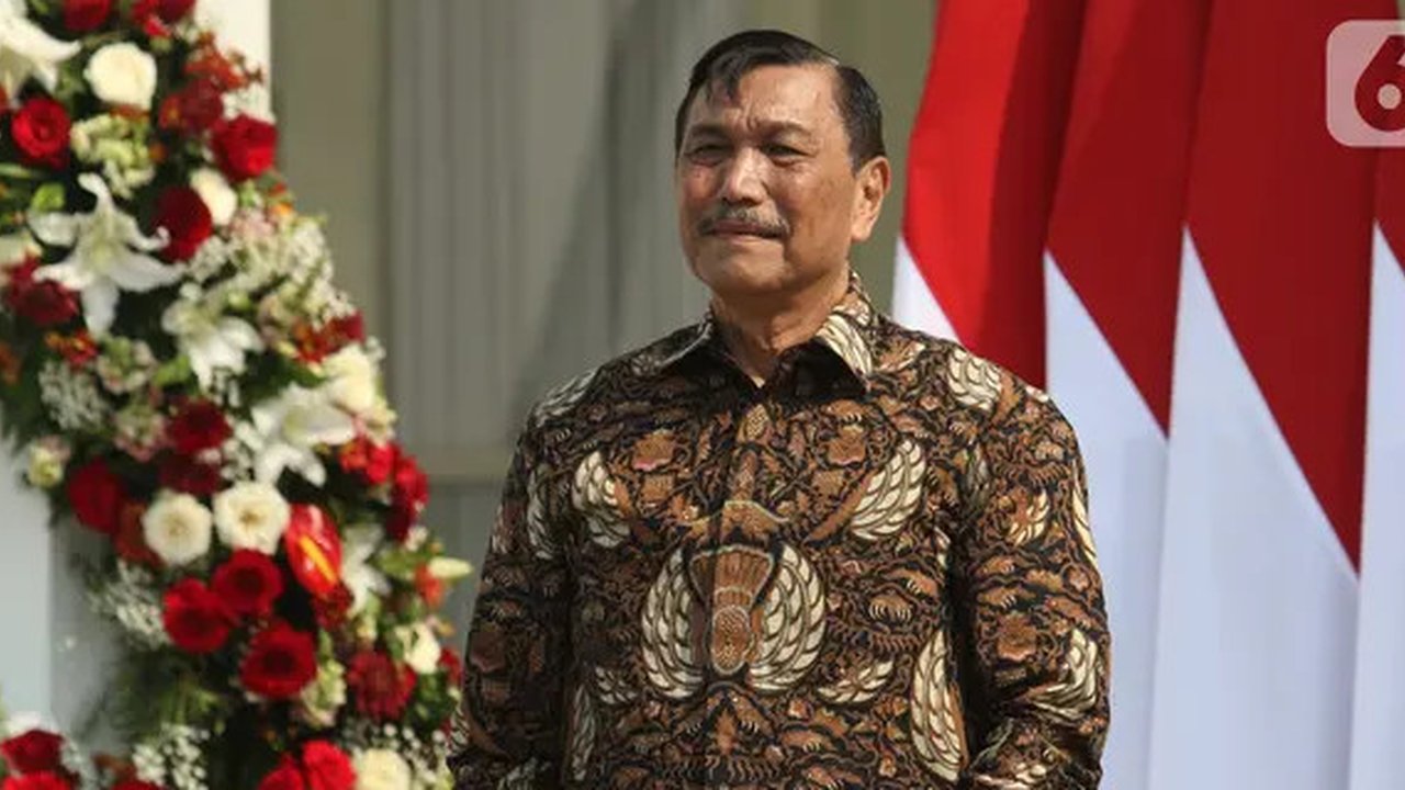 Ketua Dewan Ekonomi Nasional (DEN), Luhut Binsar Pandjaitan, mengumumkan pengembangan layanan kecerdasan buatan (AI) nasional oleh talenta muda Indonesia, yang akan dipresentasikan kepada Presiden dalam waktu dekat dan diharapkan berkontribusi pada digita