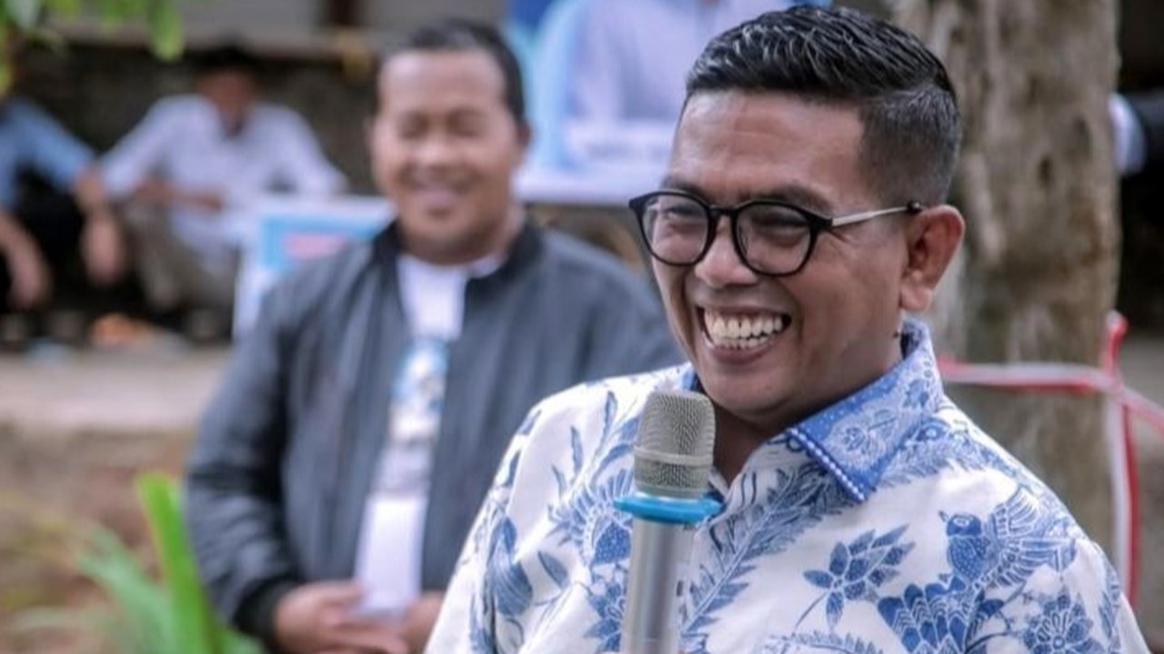 Gubernur Banten terpilih, Andra Soni, fokus pada rekonsiliasi dengan berbagai pihak, termasuk rival politiknya, untuk mendukung program prioritas seperti sekolah gratis dan efisiensi APBD.
