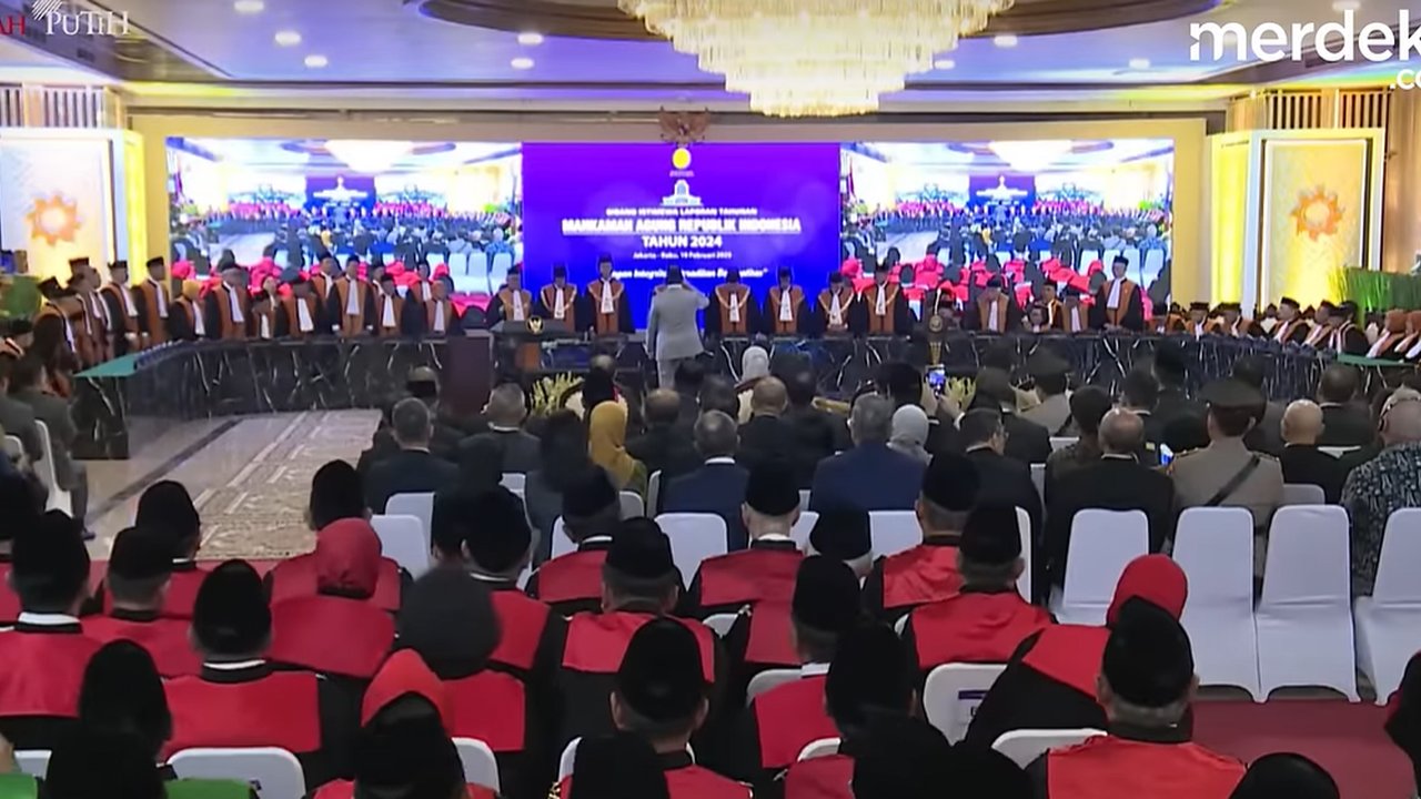VIDEO: Kejutan Presiden Prabowo Sampai Balik Badan Beri Hormat Langsung ke Para Hakim Agung