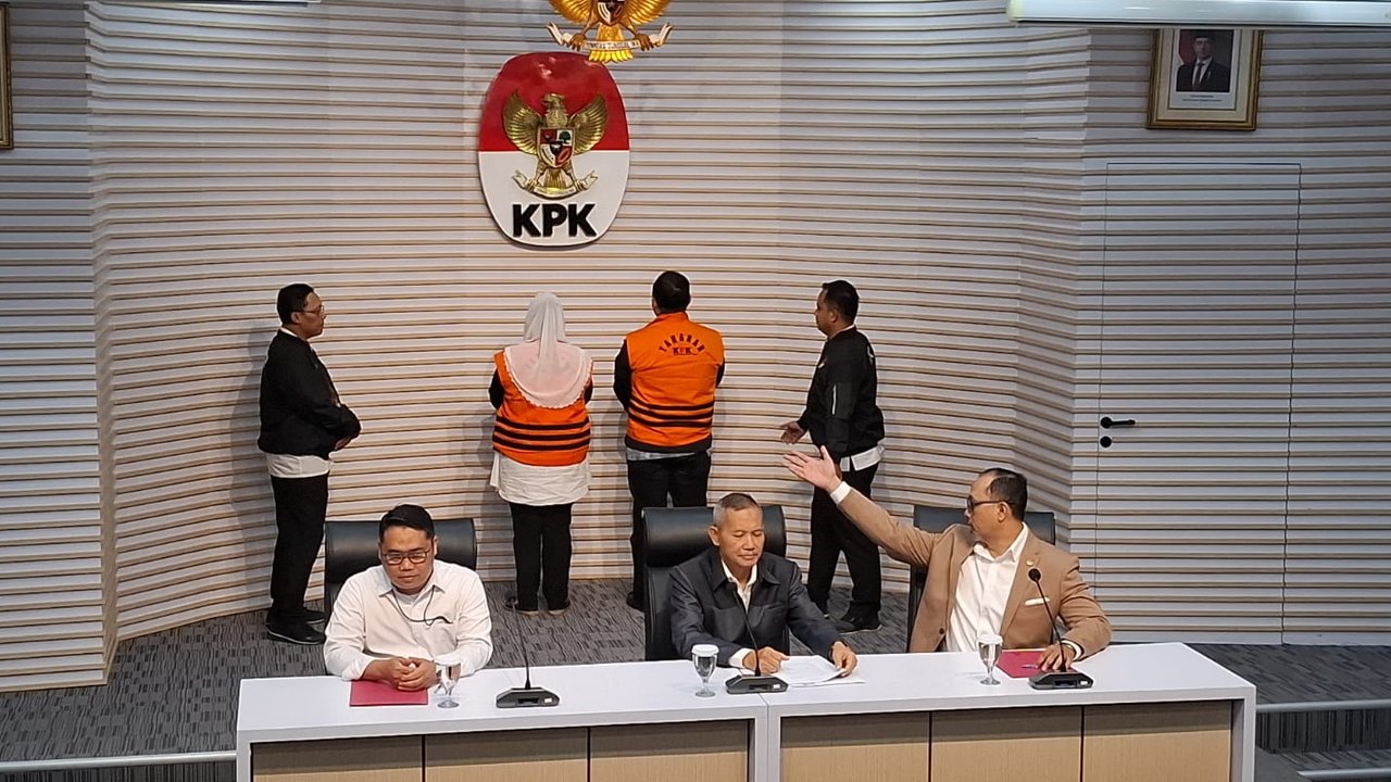 Tertunduk Pakai Rompi Oranye, Mbak Ita dan Suami Ditahan KPK Terkait Kasus Korupsi Pemkot Semarang