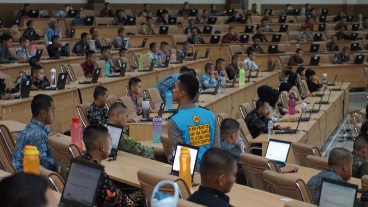 Sebanyak 210 calon siswa Sekolah Inspektur Polisi Sumber Sarjana (SIPSS) mengikuti seleksi penerimaan di Akpol Semarang, Jawa Tengah, dengan proses seleksi yang ditekankan pada prinsip BETAH (Bersih, Transparan, Akuntabel, dan Humanis).