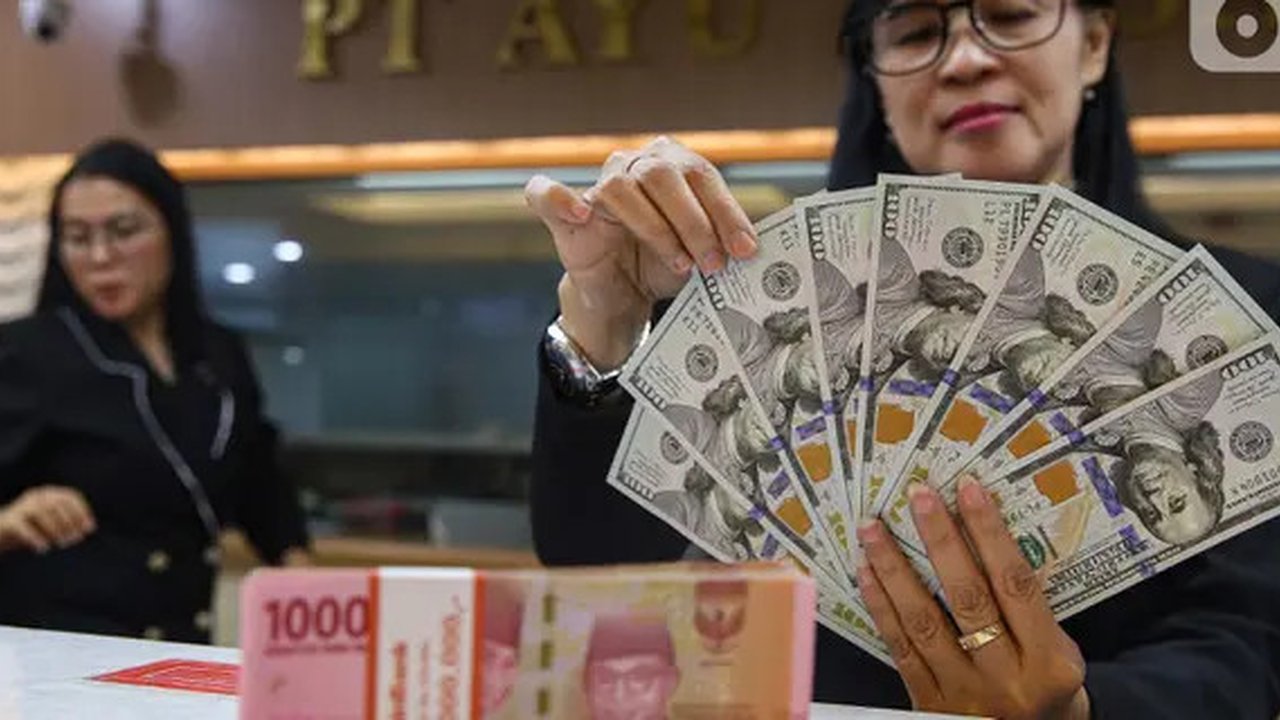 IHSG ditutup anjlok 71,987 poin (1,02 persen) ke posisi 7.016,879. (Liputan6.com/Angga Yuniar)