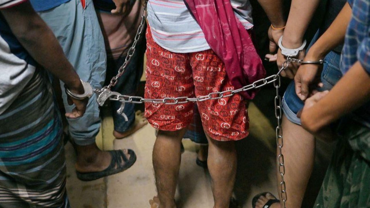 Pemerintah Indonesia didorong menuntaskan kasus dugaan penembakan lima pekerja migran asal Indonesia (PMI) di Malaysia oleh aparat hukum negara itu. LSM Migrant Care mencatat ada puluhan kasus kematian pekerja migran Indonesia di tangan aparat Malaysia yang belum terungkap.