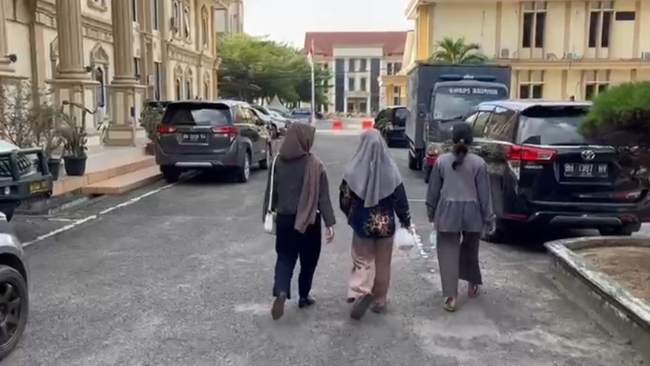 Keluarga korban laporkan pria yang menghamili adik kandung di Jambi ke polisi.