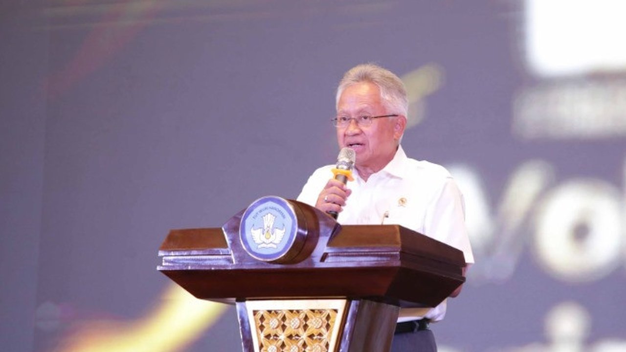 Mendikti Saintek Satryo Soemantri Brodjonegoro buka suara usai sejumlah pegawai ASN bawahannya melakukan demo di Kantor Kemendikti Saintek, Senin 20 Januari 2025. (www.dikti.kemdikbud.go.id)