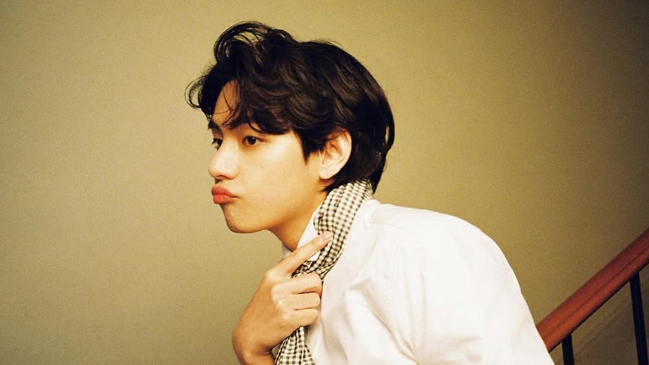 V BTS Bagikan Playlist di Media Sosial, Ada Lagu Rosé BLACKPINK hingga Disebut Akhiri Perang Dingin Penggemar