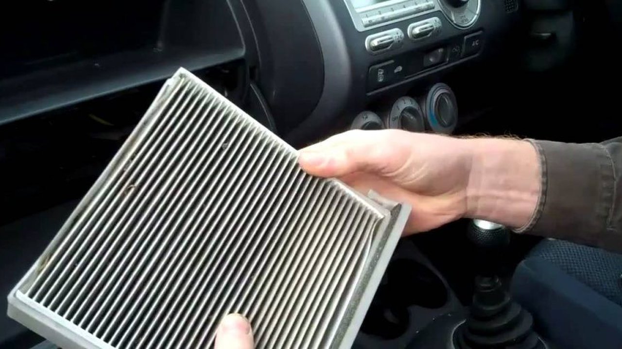 Penyebab Penggunaan AC di Mobil dapat Berisiko Menyebabkan Keracunan