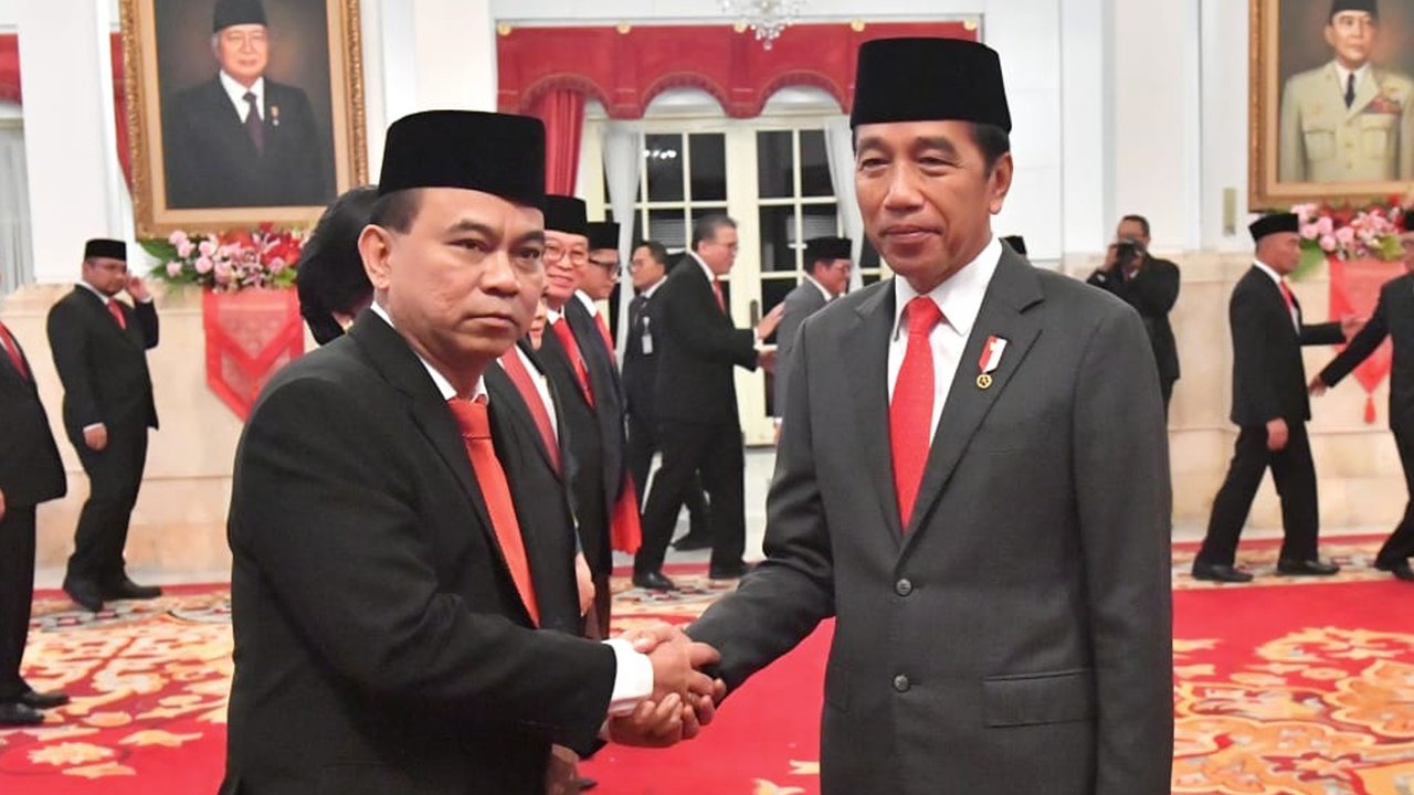 Menteri Koperasi Budi Arie Setiadi akan menemui Presiden Jokowi setelah menghadiri pelantikan Mendiktisaintek dalam reshuffle kabinet pertama Kabinet Merah Putih.