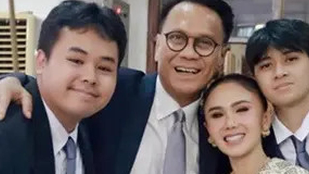 Acara kentalnuansaBatak yang diunggah Yuni Shara di ultah ke-68 Henry Siahaan. (sumber: Instagram/yunishara36)