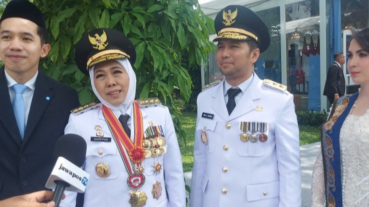 Gubernur Khofifah Indar Parawansa berkomitmen menjaga stabilitas harga dan memperkuat ketahanan pangan Jawa Timur dalam 100 hari pertama masa jabatannya, dengan fokus pada peningkatan produksi komoditas pangan dan program mudik gratis.