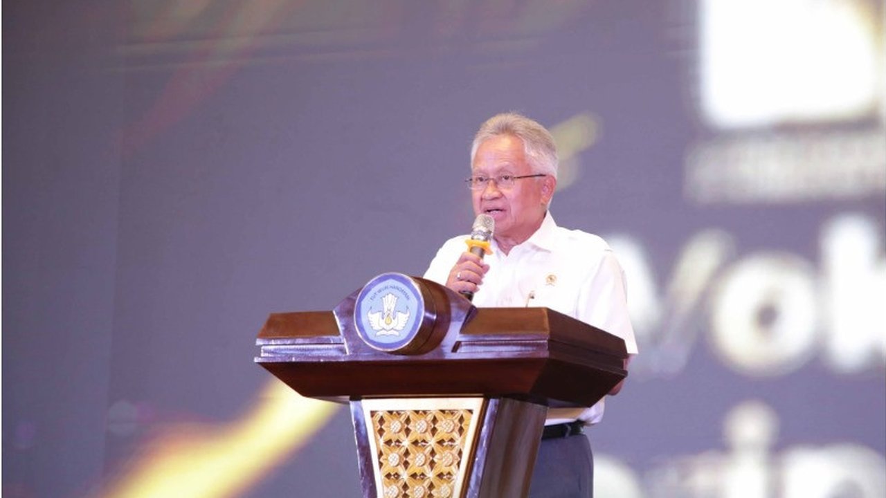 Mendikti Saintek Satryo Soemantri Brodjonegoro buka suara usai sejumlah pegawai ASN bawahannya melakukan demo di Kantor Kemendikti Saintek, Senin 20 Januari 2025. (www.dikti.kemdikbud.go.id)